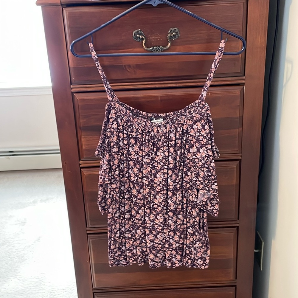 Should be worn off the shoulders